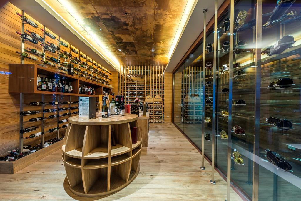 Wyndham Sea Pearl Resort, Phuket Patong Exterior foto Wine cellar at the Ritz-Carlton, Downtown, Los Angeles