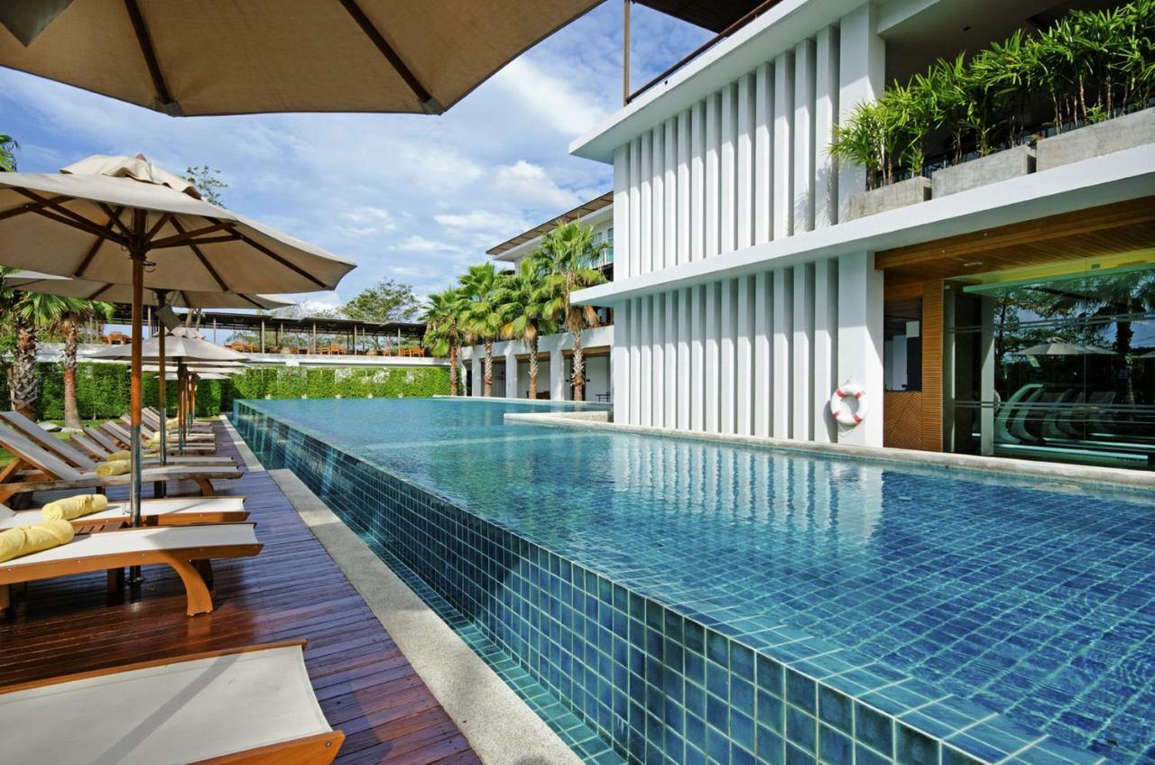 Wyndham Sea Pearl Resort, Phuket Patong Exterior foto The swimming pool at the hotel