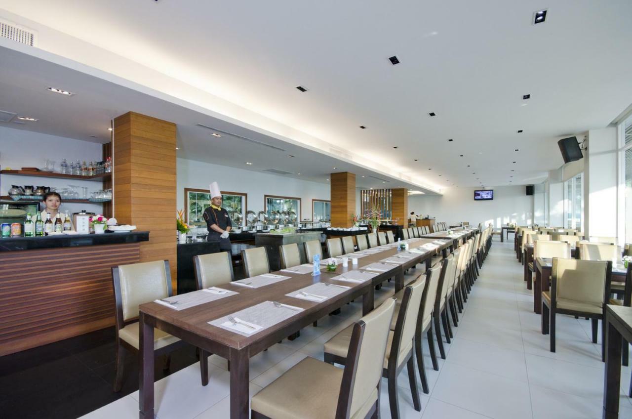 Wyndham Sea Pearl Resort, Phuket Patong Exterior foto The interior of the lounge