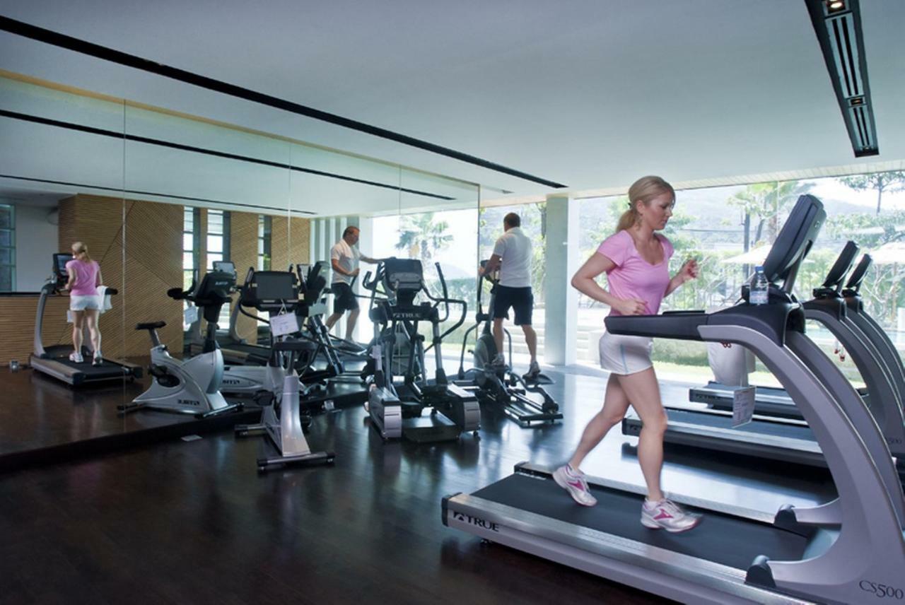 Wyndham Sea Pearl Resort, Phuket Patong Exterior foto A treadmill in a gym
